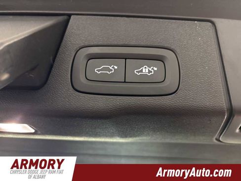 Used 2024 Volvo XC60 B5 Plus image 32