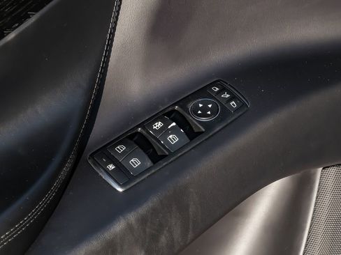 Used 2018 Tesla Model X 75D image 36