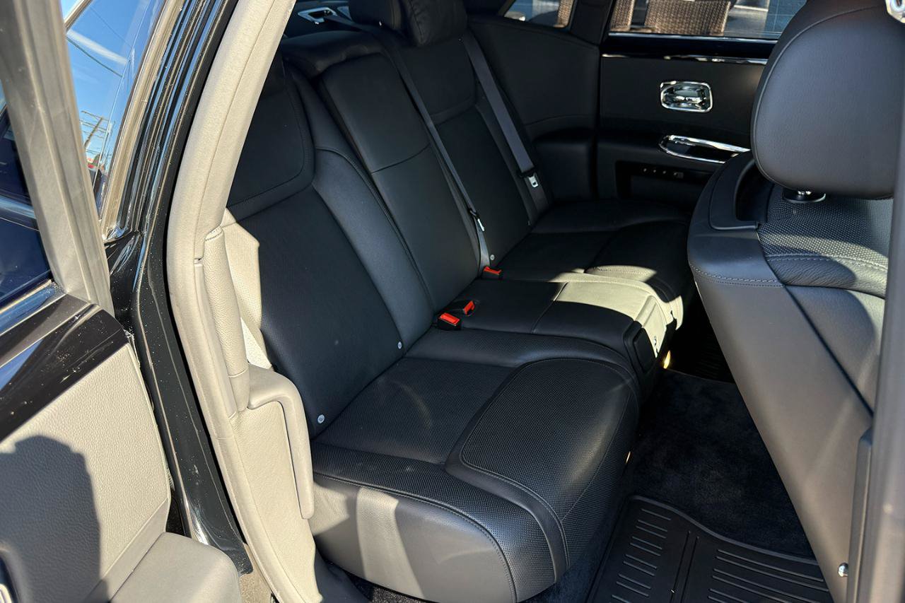 Used 2016 Rolls-Royce Ghost RWD image 27