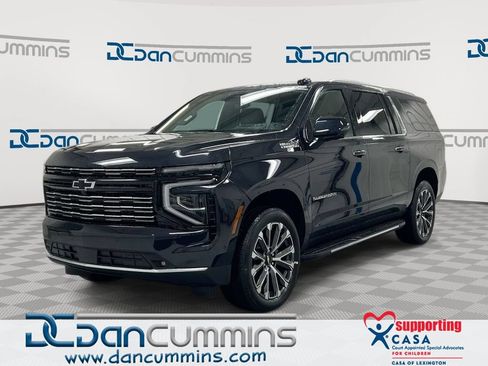 Used 2025 Chevrolet Suburban High Country AWD/4WD image 1