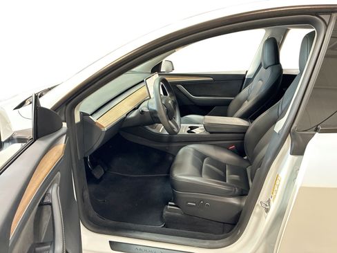 Certified 2023 Tesla Model Y AWD image 18