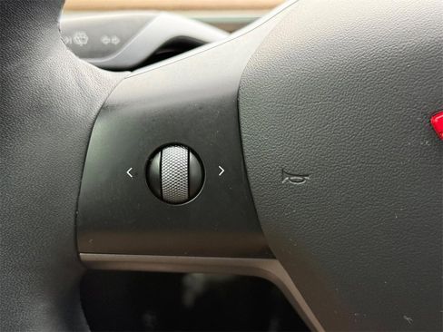 Used 2021 Tesla Model Y Performance image 13