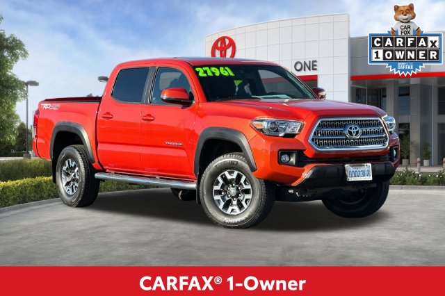 Used 2017 Toyota Tacoma TRD Off-Road AWD/4WD image 2
