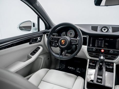 New 2026 Porsche Macan image 22