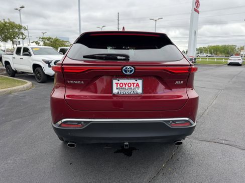 Certified 2024 Toyota Venza XLE AWD/4WD image 7