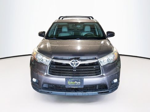 Used 2016 Toyota Highlander XLE AWD/4WD image 2