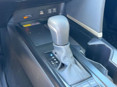 Used 2025 Toyota Camry SE image 18