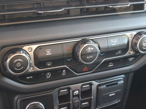 Used 2024 Jeep Wrangler Unlimited Rubicon image 22