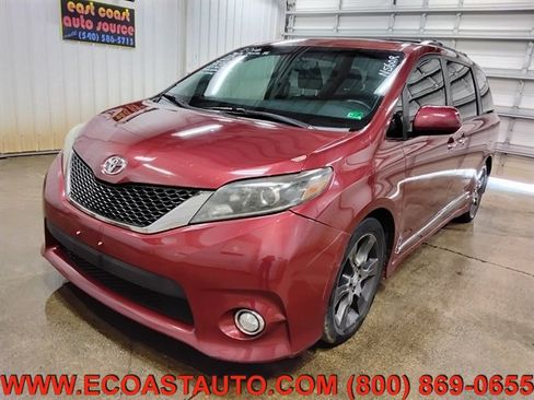 Used 2016 Toyota Sienna SE w/ SE Preferred Package FWD image 4