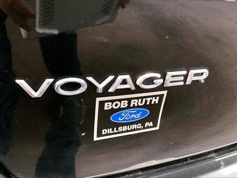 Used 2022 Chrysler Voyager LX image 13