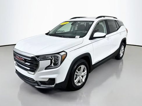Used 2024 GMC Terrain SLE w/ Driver Convenience Package FWD image 3