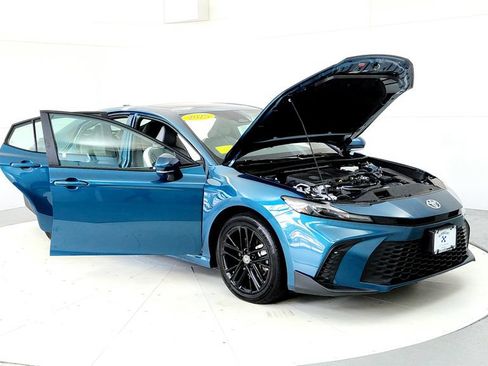 Used 2025 Toyota Camry SE w/ Convenience Package AWD/4WD image 12