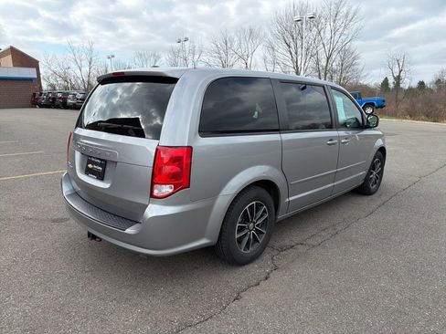 Used 2017 Dodge Grand Caravan SE image 8