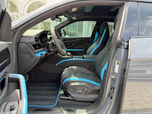 Used 2025 Lamborghini Urus SE image 32