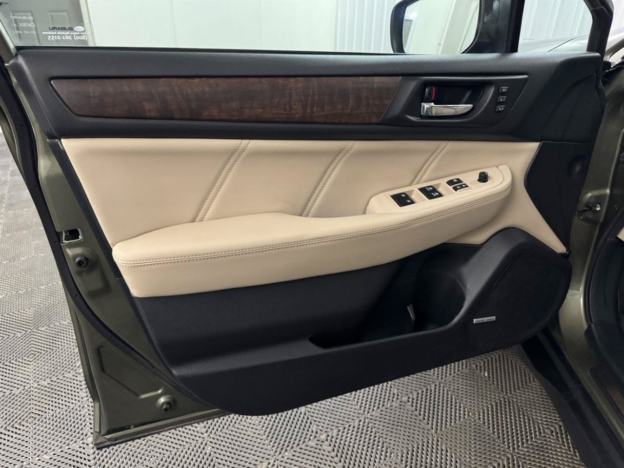 Used 2018 Subaru Outback 3.6R Limited AWD/4WD image 5