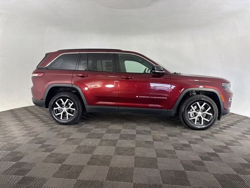 Used 2024 Jeep Grand Cherokee Limited w/ Luxury Tech Group II image 5
