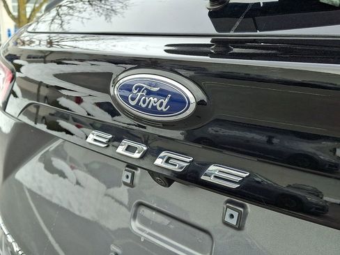 Used 2024 Ford Edge Titanium image 32