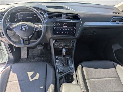 Used 2020 Volkswagen Tiguan SEL w/ 3rd Row Seat Package AWD/4WD image 18