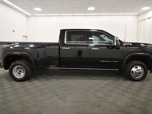 Used 2023 GMC Sierra 3500 Denali w/ Denali Ultimate Package image 9