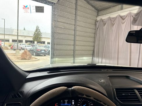Used 2018 Ford Explorer FWD image 23