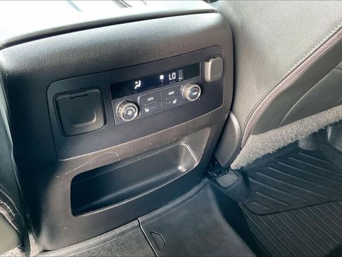 Used 2019 Chevrolet Suburban LT w/ Luxury Package image 33