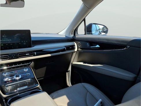 Used 2022 Lincoln Nautilus Reserve w/ Luxury Package image 12