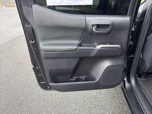 Used 2023 Toyota Tacoma TRD Sport image 14