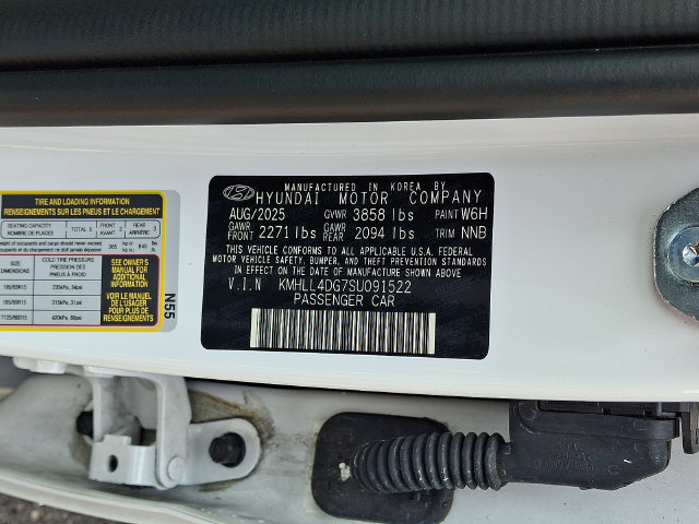 Certified 2025 Hyundai Elantra SE w/ Cargo Package FWD image 18