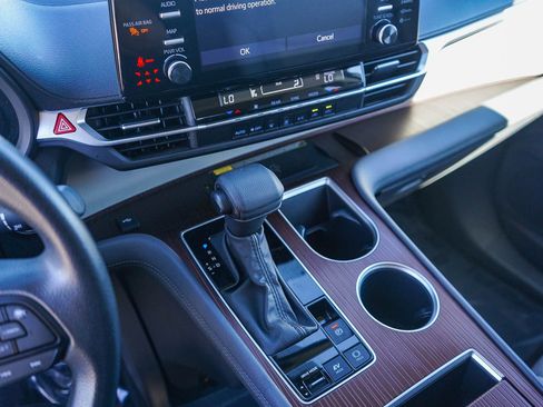 Used 2024 Toyota Sienna LE image 24