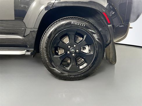 Used 2023 Land Rover Defender 110 X-Dynamic SE image 32