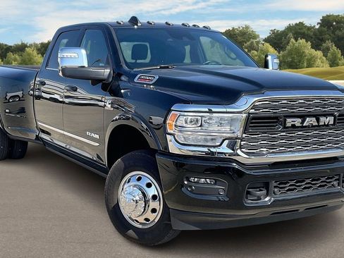 Used 2024 RAM 3500 Limited image 2