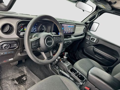 Used 2024 Jeep Wrangler Unlimited AWD/4WD image 7