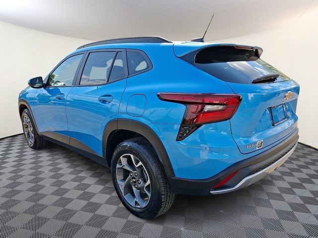 Used 2025 Chevrolet Trax LT FWD image 4