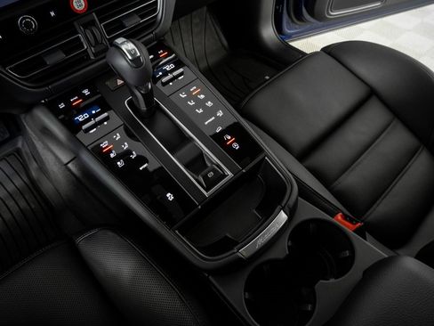 New 2026 Porsche Macan image 18