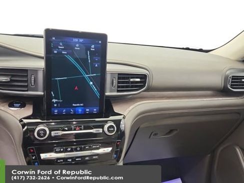 Used 2024 Ford Explorer Platinum w/ Technology Package image 23