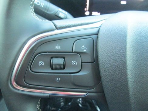 Used 2025 Buick Encore GX Preferred AWD/4WD image 17