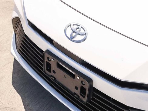 Used 2025 Toyota Camry LE FWD image 8