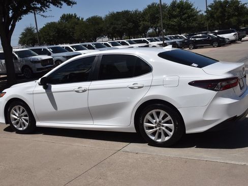Used 2022 Toyota Camry LE FWD image 11
