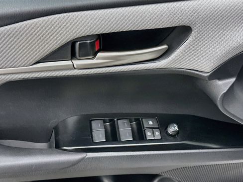 Used 2025 Toyota Camry SE w/ Convenience Package FWD image 15