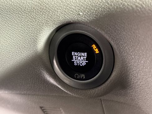 Used 2023 Chrysler Pacifica Touring-L FWD image 20