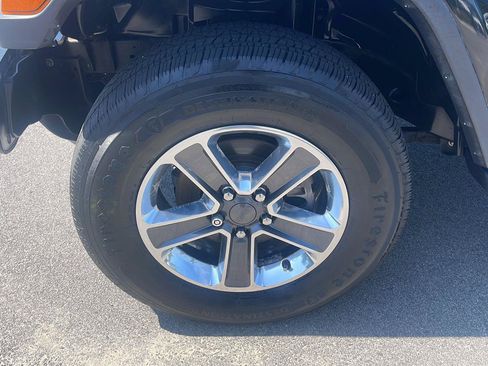 Used 2018 Jeep Wrangler Unlimited Sahara AWD/4WD image 15