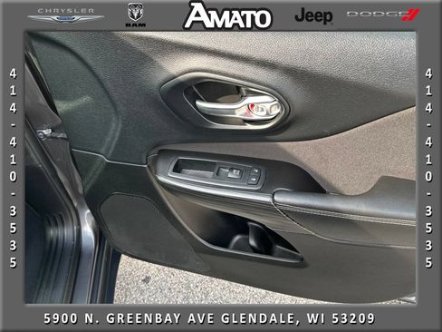 Used 2015 Jeep Cherokee Latitude FWD image 11