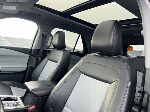 Certified 2023 Ford Explorer XLT w/ Equipment Group 202A image 33