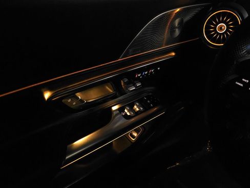 Used 2022 Mercedes-Benz SL 55 AMG 4MATIC w/ Driver Assistance Package image 34