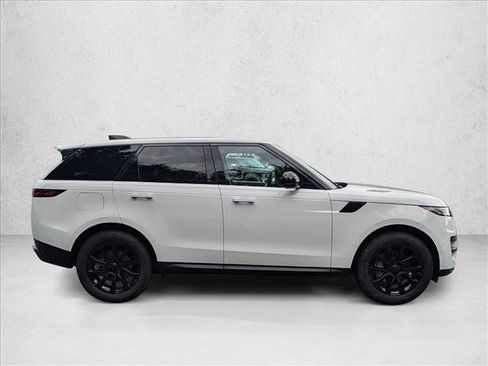 Used 2025 Land Rover Range Rover Sport SE AWD/4WD image 4