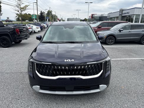 Used 2025 Kia Carnival FWD image 25