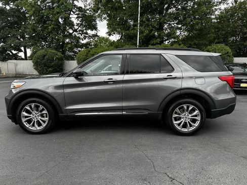 Certified 2022 Ford Explorer XLT w/ Equipment Group 202A AWD/4WD image 8