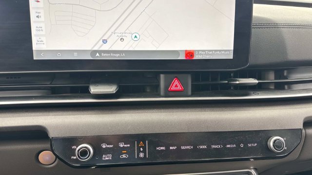 Used 2025 Kia Carnival SX FWD image 27