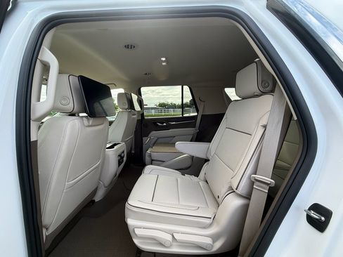 Used 2024 GMC Yukon Denali w/ Advanced Technology Package AWD/4WD image 19