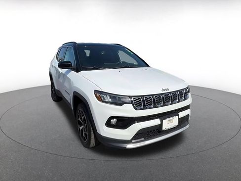 Used 2025 Jeep Compass Limited AWD/4WD image 3